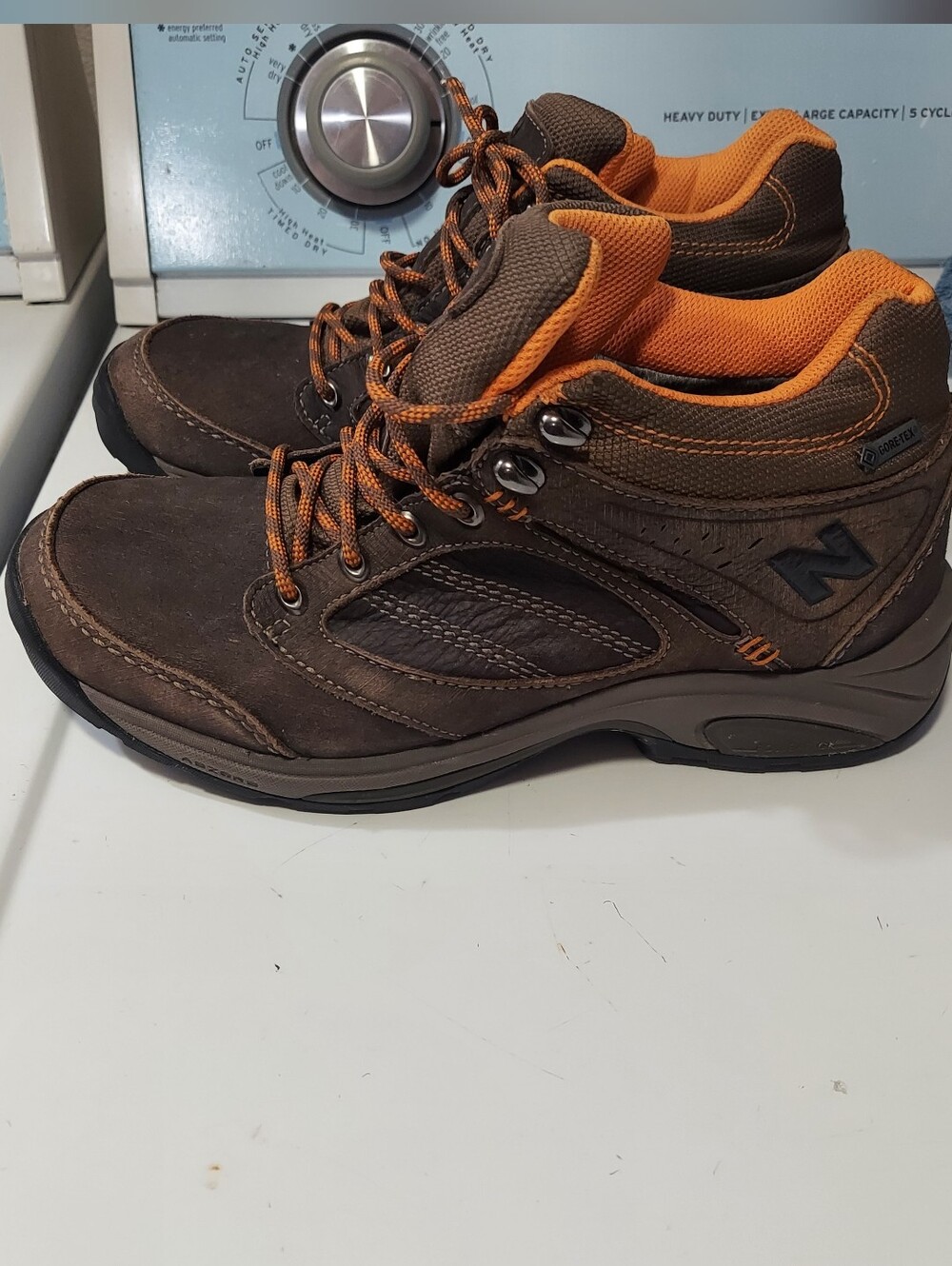 New Balance 1569  Gore-Tex Brown and Orange Men’s Hiking Boots Size 9.5 D